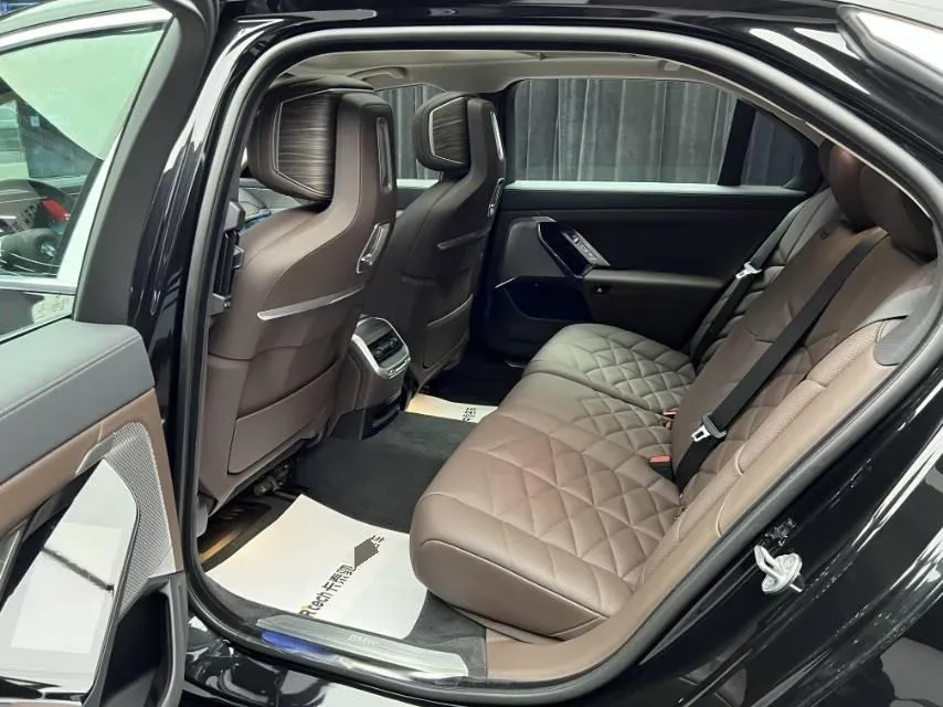 2023 BMW 7 Series 3.0T 381HP L6 8AT,autocango,china used car exporter,china ev exporter,chinese used car exporter,chinese used ev exporter