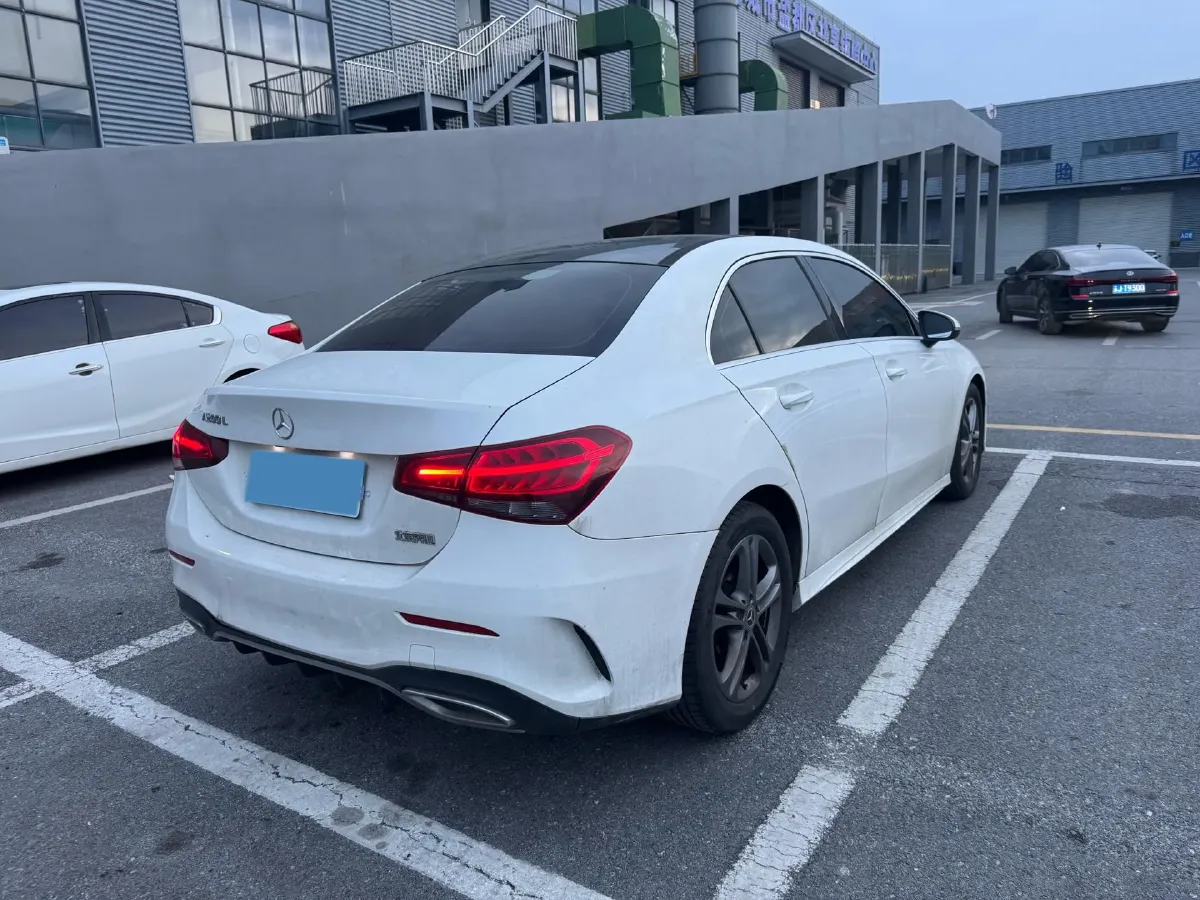 2022 Mercedes-Benz A Class 1.3T 136HP L4 7DCT,autocango,china used car exporter,china ev exporter,chinese used car exporter,chinese used ev exporter