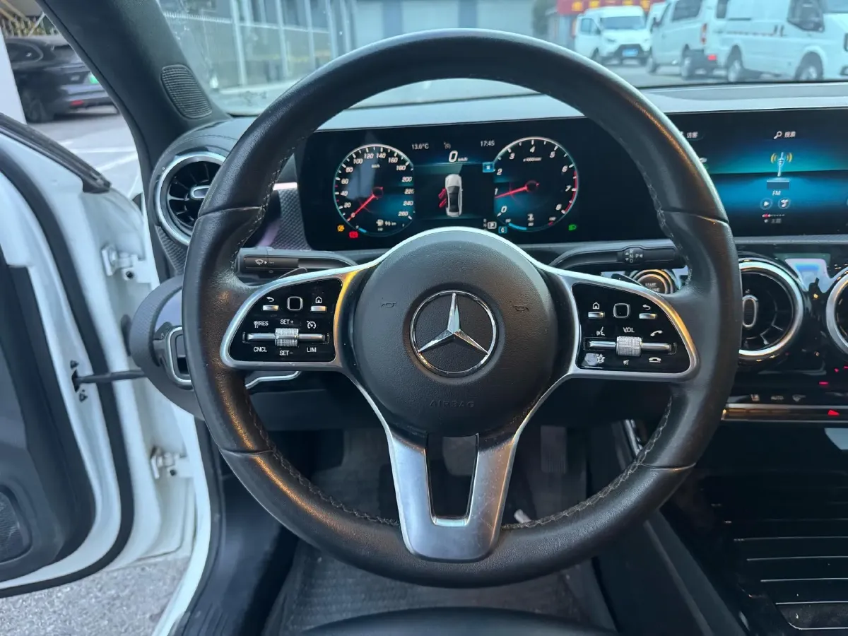 2022 Mercedes-Benz A Class 1.3T 136HP L4 7DCT,autocango,china used car exporter,china ev exporter,chinese used car exporter,chinese used ev exporter