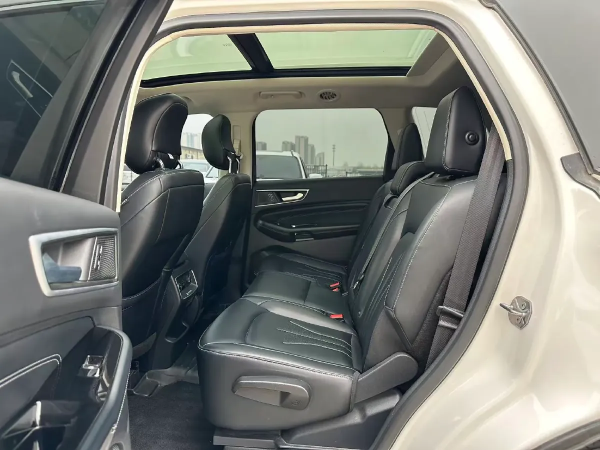 2021 Ford Edge 2.0T 245HP L4 8AT,autocango,china used car exporter,china ev exporter,chinese used car exporter,chinese used ev exporter