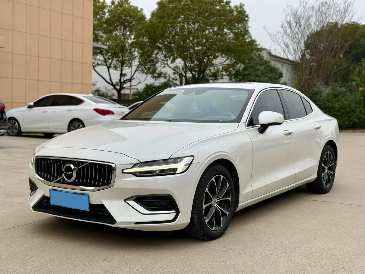 2022 Volvo S60 2.0T 197HP L4 8AT,autocango,china used car exporter,china ev exporter,chinese used car exporter,chinese used ev exporter