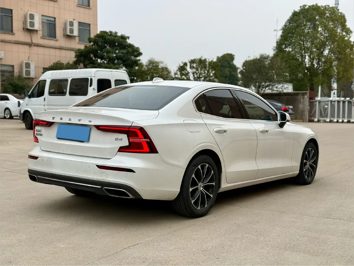 2022 Volvo S60 2.0T 197HP L4 8AT,autocango,china used car exporter,china ev exporter,chinese used car exporter,chinese used ev exporter