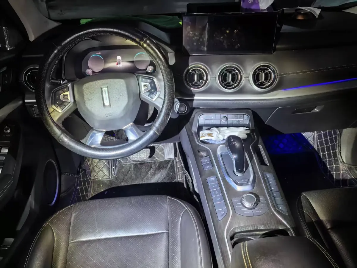 2021 WEY VV6 2.0T 227HP L4 7DCT,autocango,china used car exporter,china ev exporter,chinese used car exporter,chinese used ev exporter