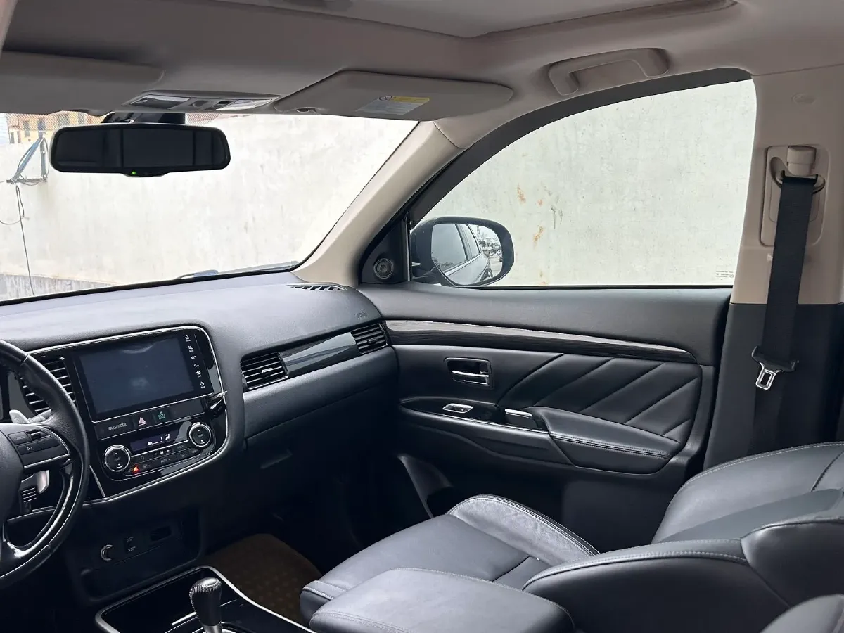 2018 Mitsubishi Outlander 2.4L 192HP L4 CVT,autocango,china used car exporter,china ev exporter,chinese used car exporter,chinese used ev exporter