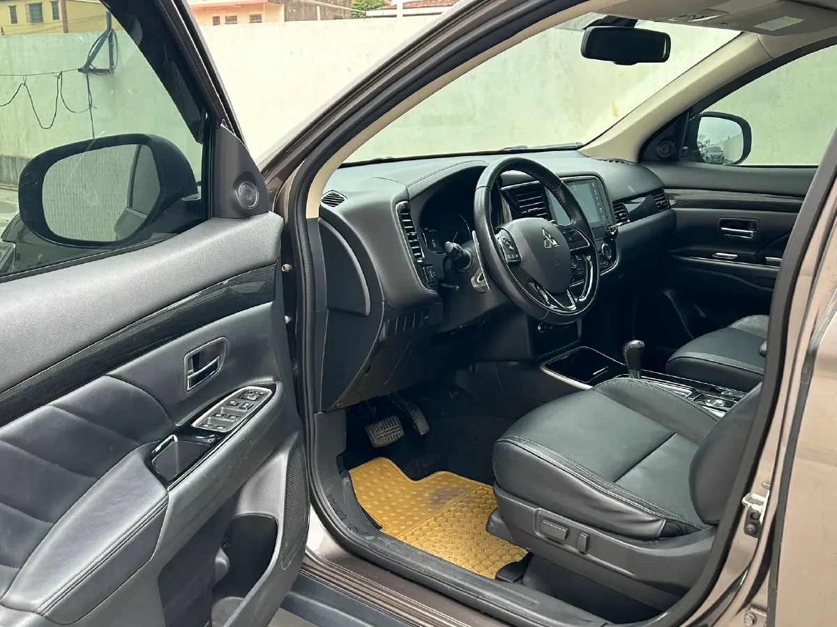 2018 Mitsubishi Outlander 2.4L 192HP L4 CVT,autocango,china used car exporter,china ev exporter,chinese used car exporter,chinese used ev exporter