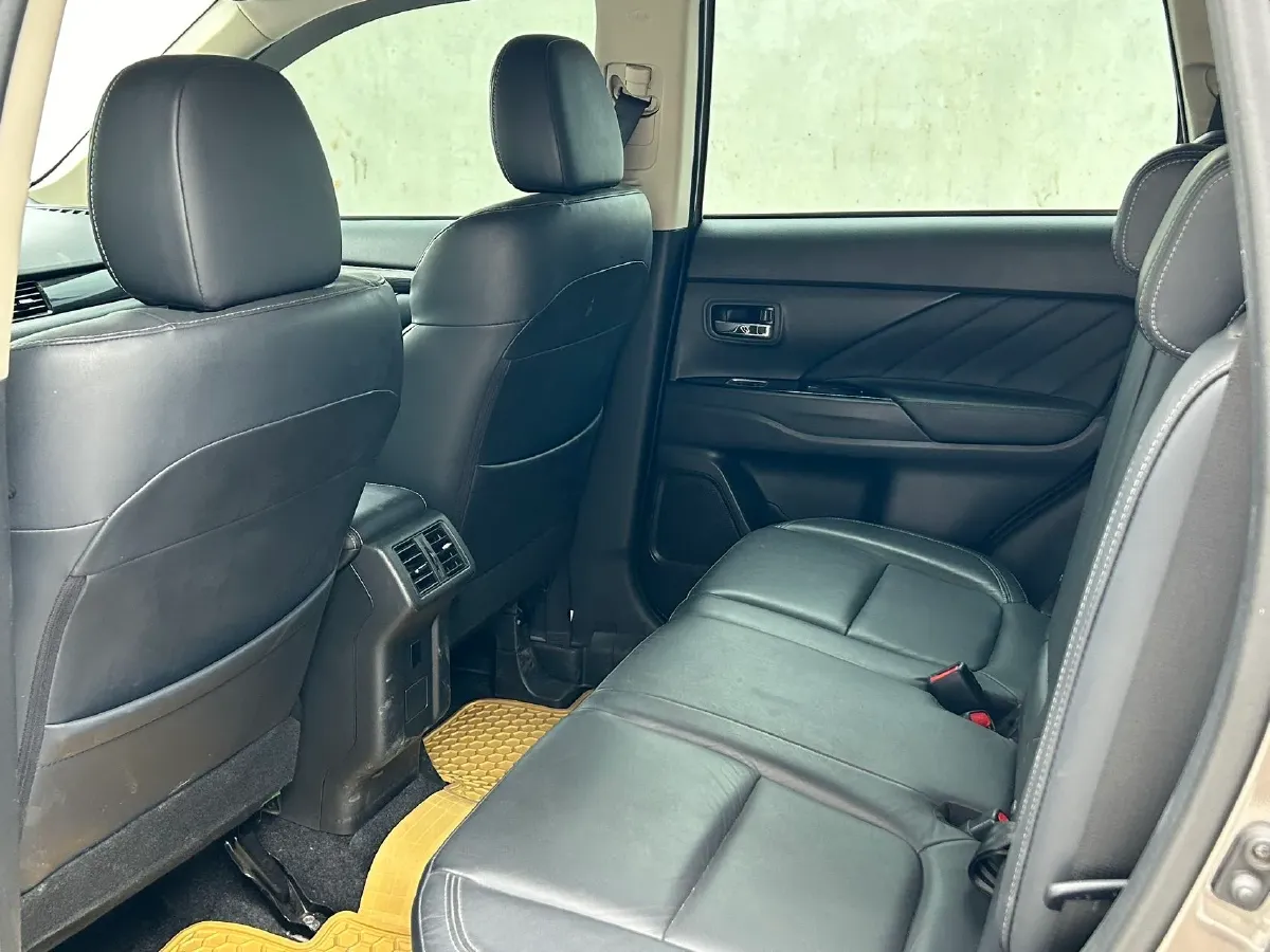 2018 Mitsubishi Outlander 2.4L 192HP L4 CVT,autocango,china used car exporter,china ev exporter,chinese used car exporter,chinese used ev exporter