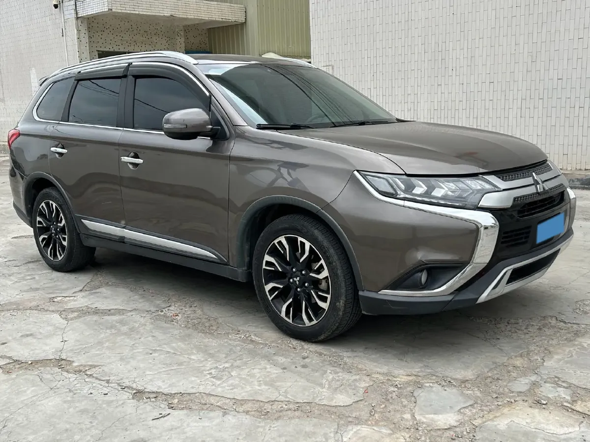 2018 Mitsubishi Outlander 2.4L 192HP L4 CVT,autocango,china used car exporter,china ev exporter,chinese used car exporter,chinese used ev exporter