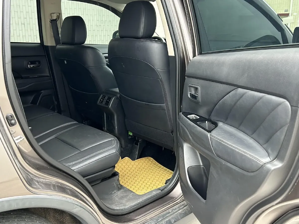 2018 Mitsubishi Outlander 2.4L 192HP L4 CVT,autocango,china used car exporter,china ev exporter,chinese used car exporter,chinese used ev exporter