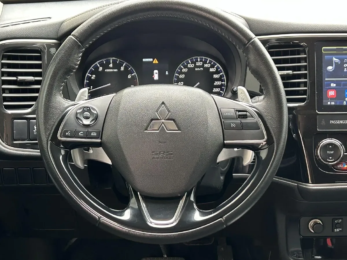 2018 Mitsubishi Outlander 2.4L 192HP L4 CVT,autocango,china used car exporter,china ev exporter,chinese used car exporter,chinese used ev exporter