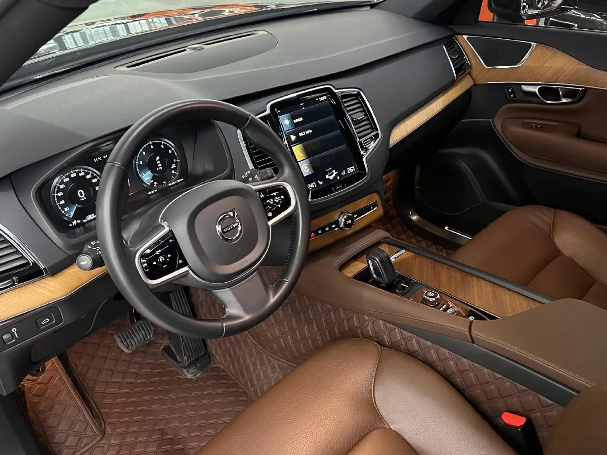 2021 Volvo XC90 2.0T 299HP L4 8AT,autocango,china used car exporter,china ev exporter,chinese used car exporter,chinese used ev exporter