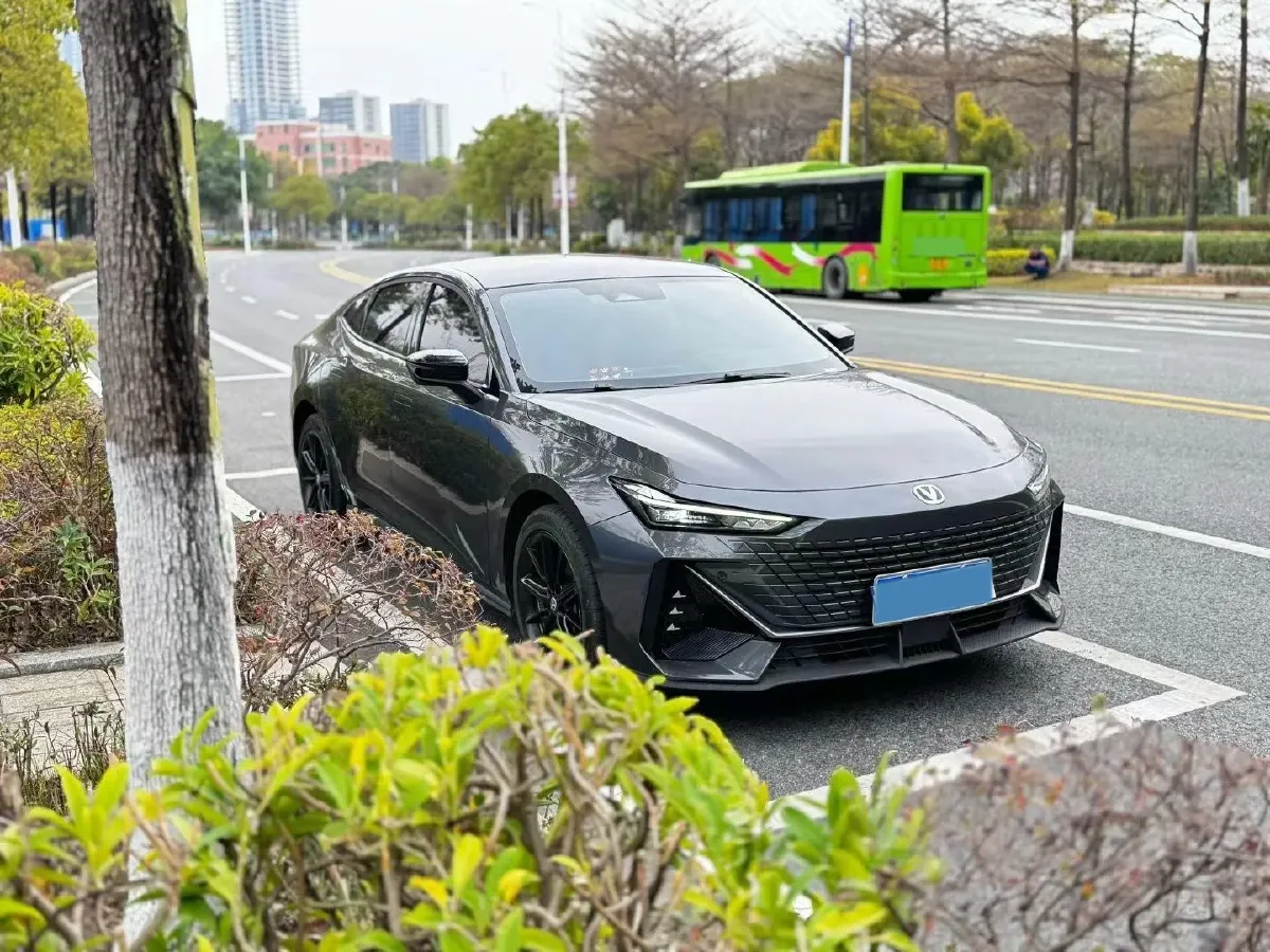 2023 ChangAn UNI-V 1.5T 188HP L4 7DCT,autocango,china used car exporter,china ev exporter,chinese used car exporter,chinese used ev exporter