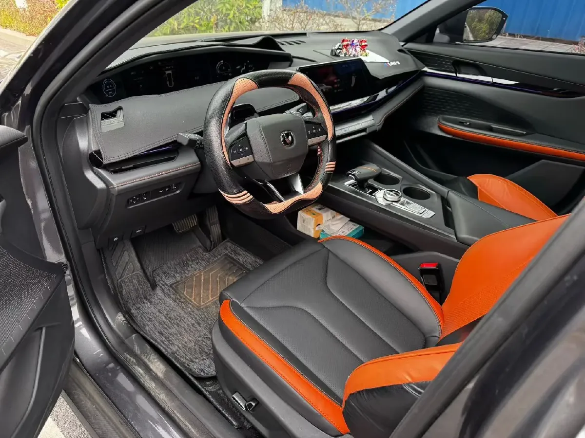 2023 ChangAn UNI-V 1.5T 188HP L4 7DCT,autocango,china used car exporter,china ev exporter,chinese used car exporter,chinese used ev exporter
