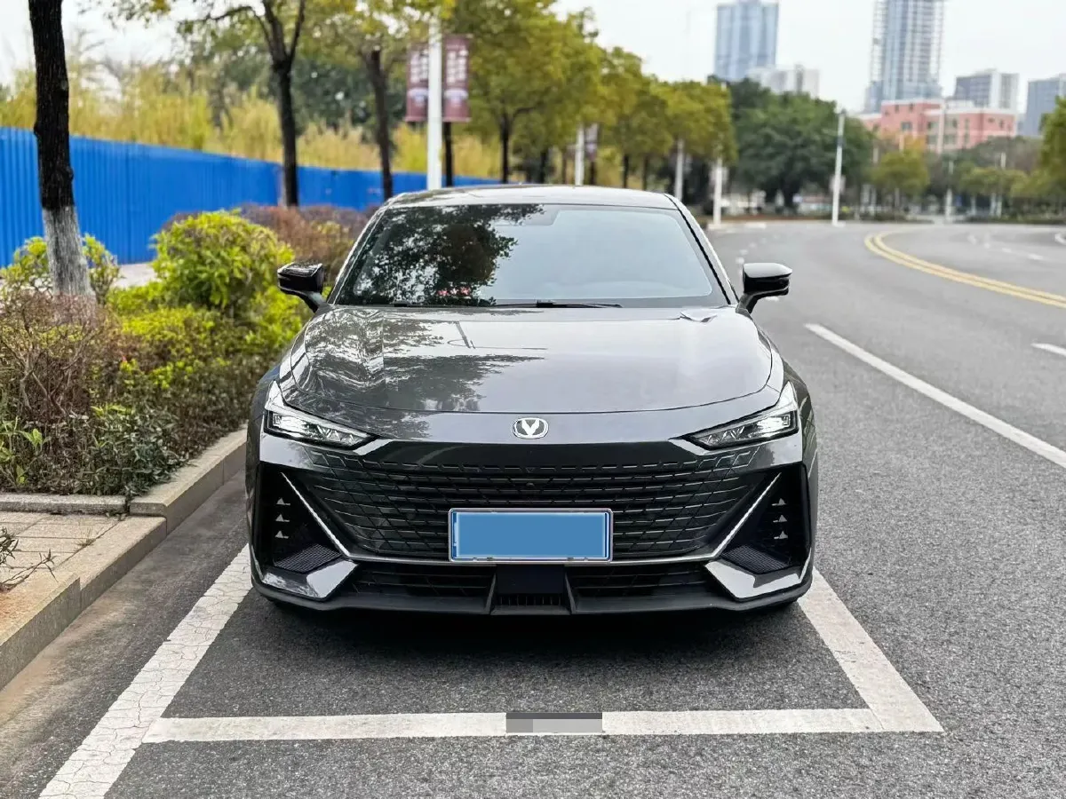 2023 ChangAn UNI-V 1.5T 188HP L4 7DCT,autocango,china used car exporter,china ev exporter,chinese used car exporter,chinese used ev exporter