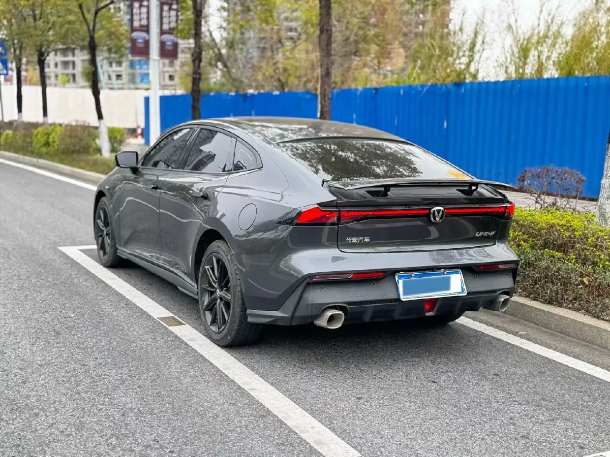 2023 ChangAn UNI-V 1.5T 188HP L4 7DCT,autocango,china used car exporter,china ev exporter,chinese used car exporter,chinese used ev exporter