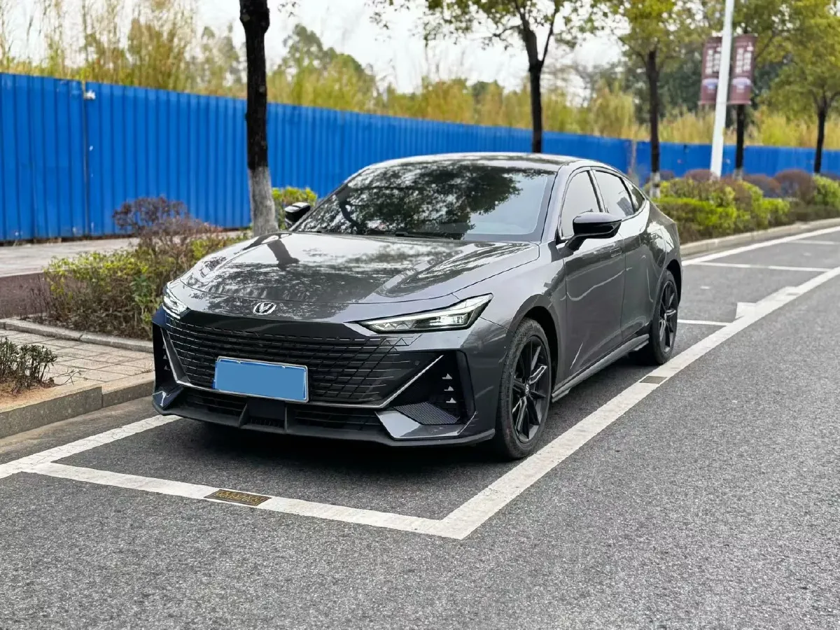 2023 ChangAn UNI-V 1.5T 188HP L4 7DCT,autocango,china used car exporter,china ev exporter,chinese used car exporter,chinese used ev exporter