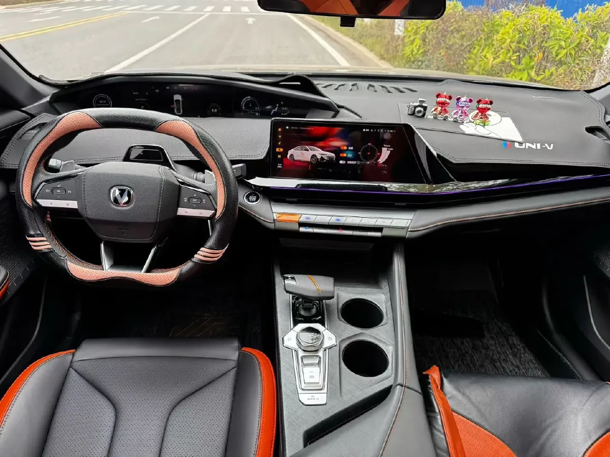 2023 ChangAn UNI-V 1.5T 188HP L4 7DCT,autocango,china used car exporter,china ev exporter,chinese used car exporter,chinese used ev exporter
