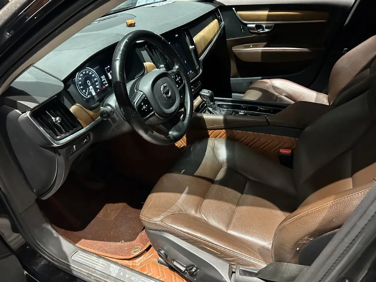 2020 Volvo S90 2.0T 254HP L4 8AT,autocango,china used car exporter,china ev exporter,chinese used car exporter,chinese used ev exporter