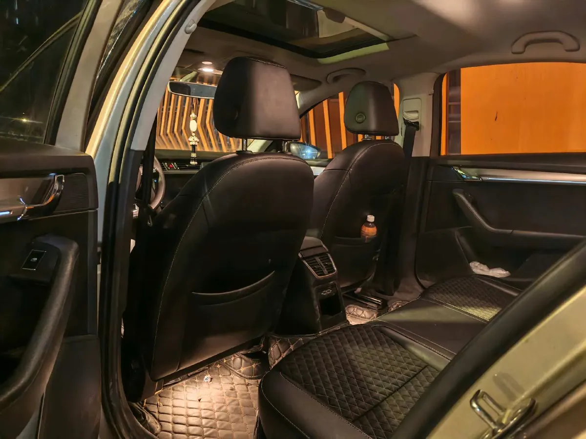 2019 Skoda Octavia 1.5L 116HP L4 6AT,autocango,china used car exporter,china ev exporter,chinese used car exporter,chinese used ev exporter