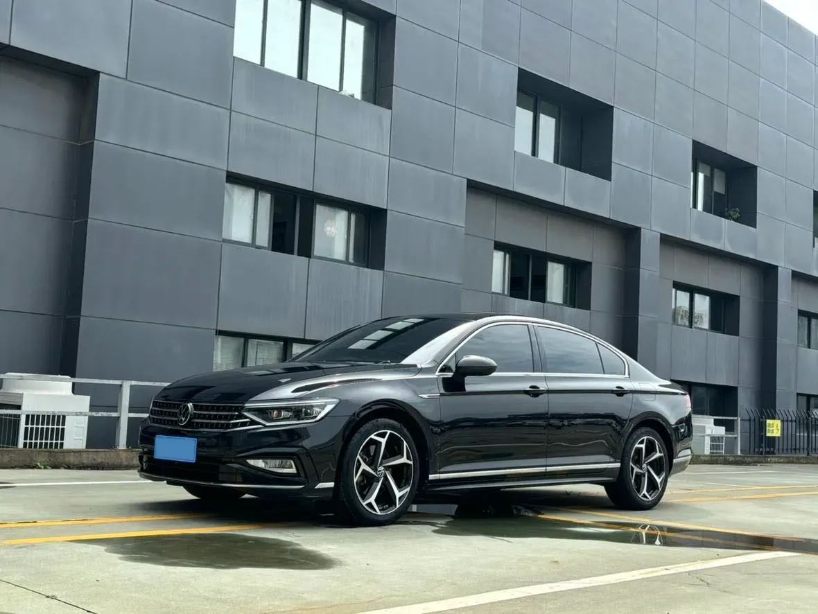 2023 Volkswagen Magotan 2.0T 186HP L4 7DCT,autocango,china used car exporter,china ev exporter,chinese used car exporter,chinese used ev exporter