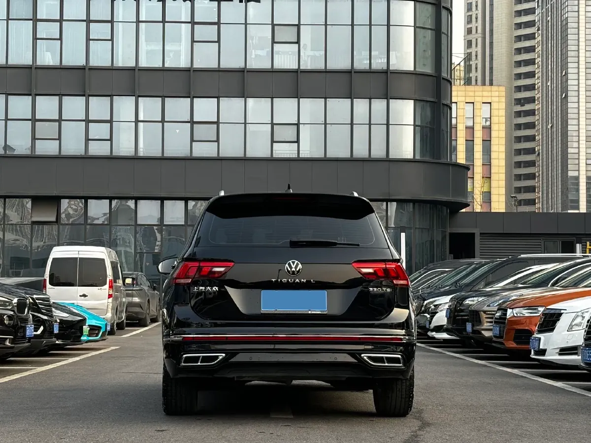 2025 Volkswagen Tiguan L 2.0T 186HP L4 7DCT,autocango,china used car exporter,china ev exporter,chinese used car exporter,chinese used ev exporter