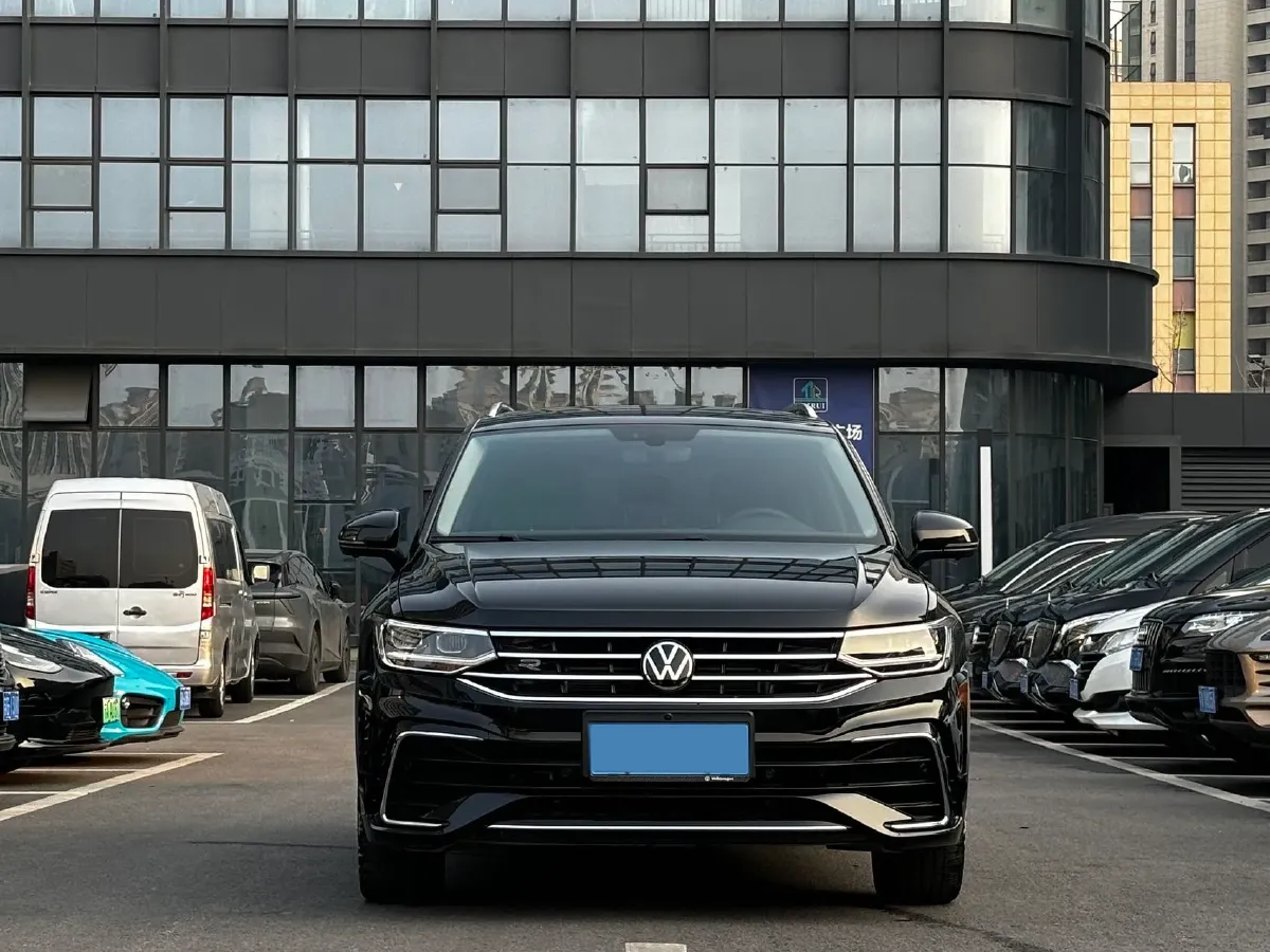 2025 Volkswagen Tiguan L 2.0T 186HP L4 7DCT,autocango,china used car exporter,china ev exporter,chinese used car exporter,chinese used ev exporter