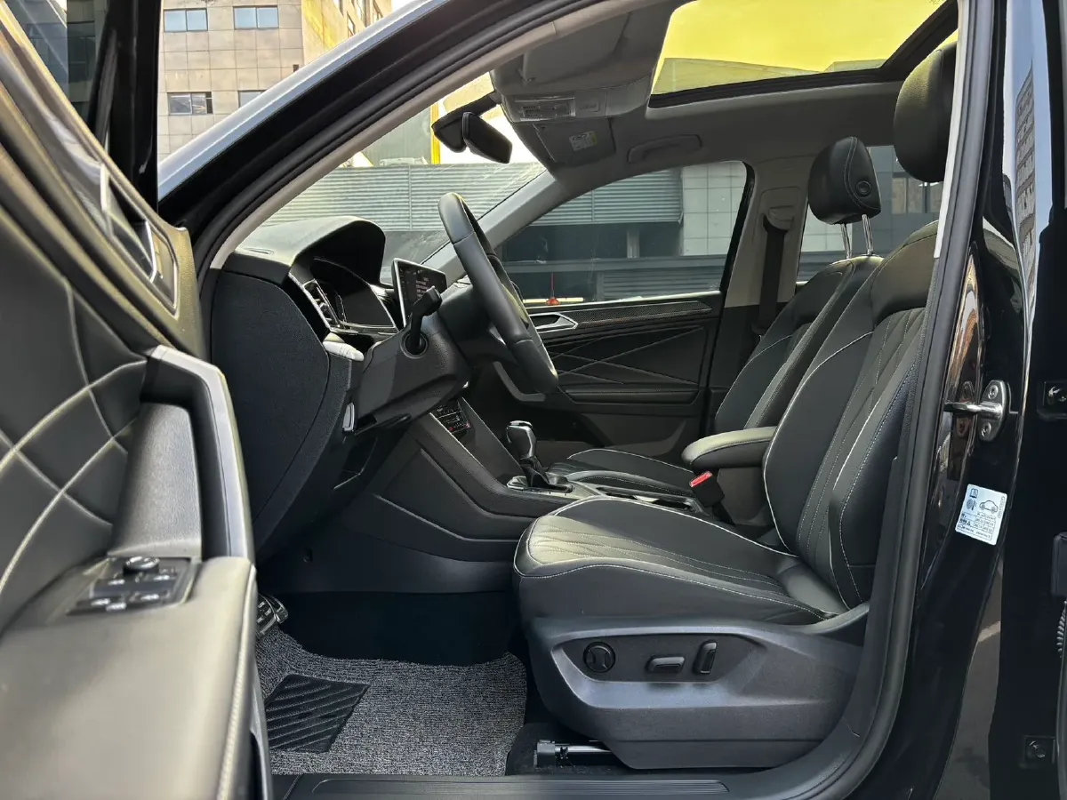 2025 Volkswagen Tiguan L 2.0T 186HP L4 7DCT,autocango,china used car exporter,china ev exporter,chinese used car exporter,chinese used ev exporter