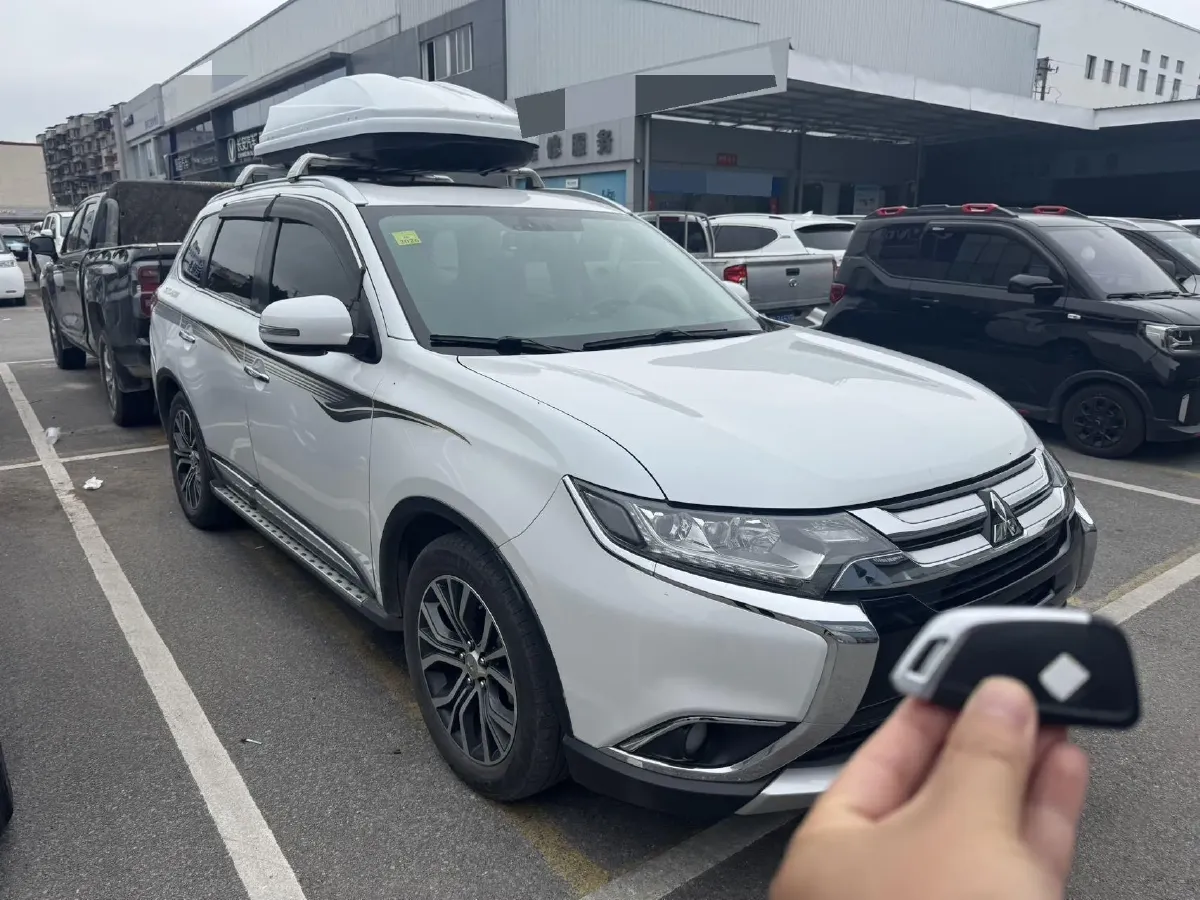 2018 Mitsubishi Outlander 2.4L 192HP L4 CVT,autocango,china used car exporter,china ev exporter,chinese used car exporter,chinese used ev exporter