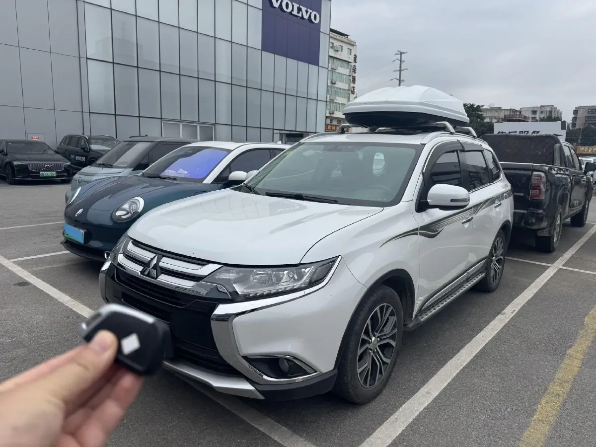 2018 Mitsubishi Outlander 2.4L 192HP L4 CVT,autocango,china used car exporter,china ev exporter,chinese used car exporter,chinese used ev exporter