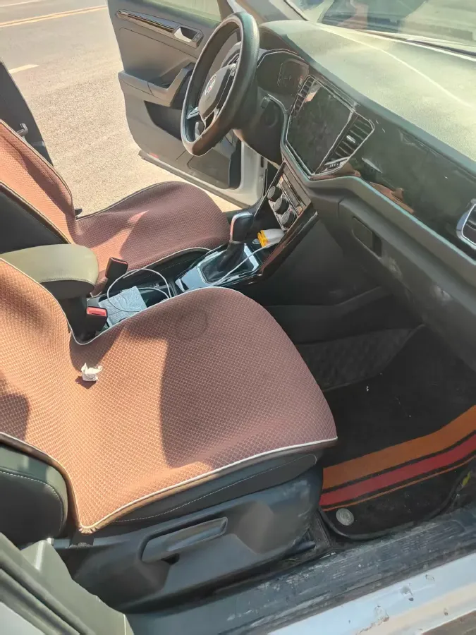 2021 Volkswagen T-Roc 1.4T 150HP L4 7DCT,autocango,china used car exporter,china ev exporter,chinese used car exporter,chinese used ev exporter