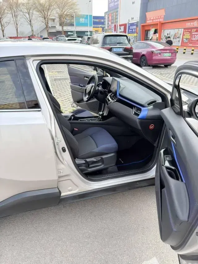 2018 Toyota C-HR 2.0L 171HP L4 CVT,autocango,china used car exporter,china ev exporter,chinese used car exporter,chinese used ev exporter