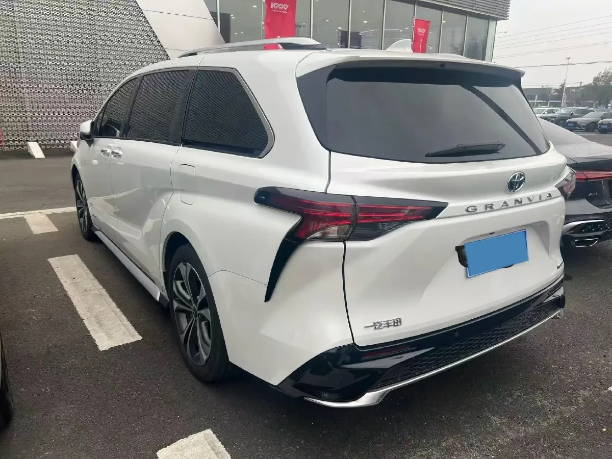 2023 Toyota Granvia 2.5L 189HP L4 E-CVT Hybrid,autocango,china used car exporter,china ev exporter,chinese used car exporter,chinese used ev exporter