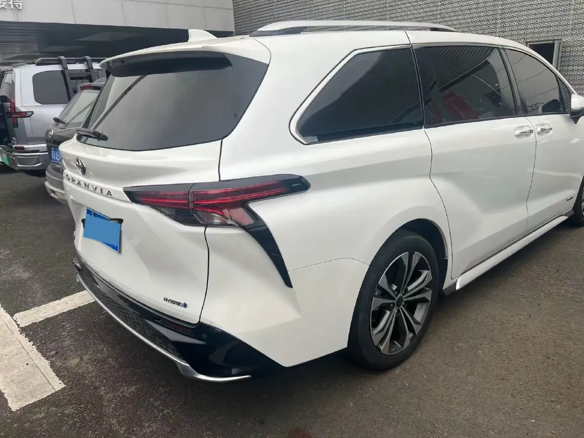 2023 Toyota Granvia 2.5L 189HP L4 E-CVT Hybrid,autocango,china used car exporter,china ev exporter,chinese used car exporter,chinese used ev exporter