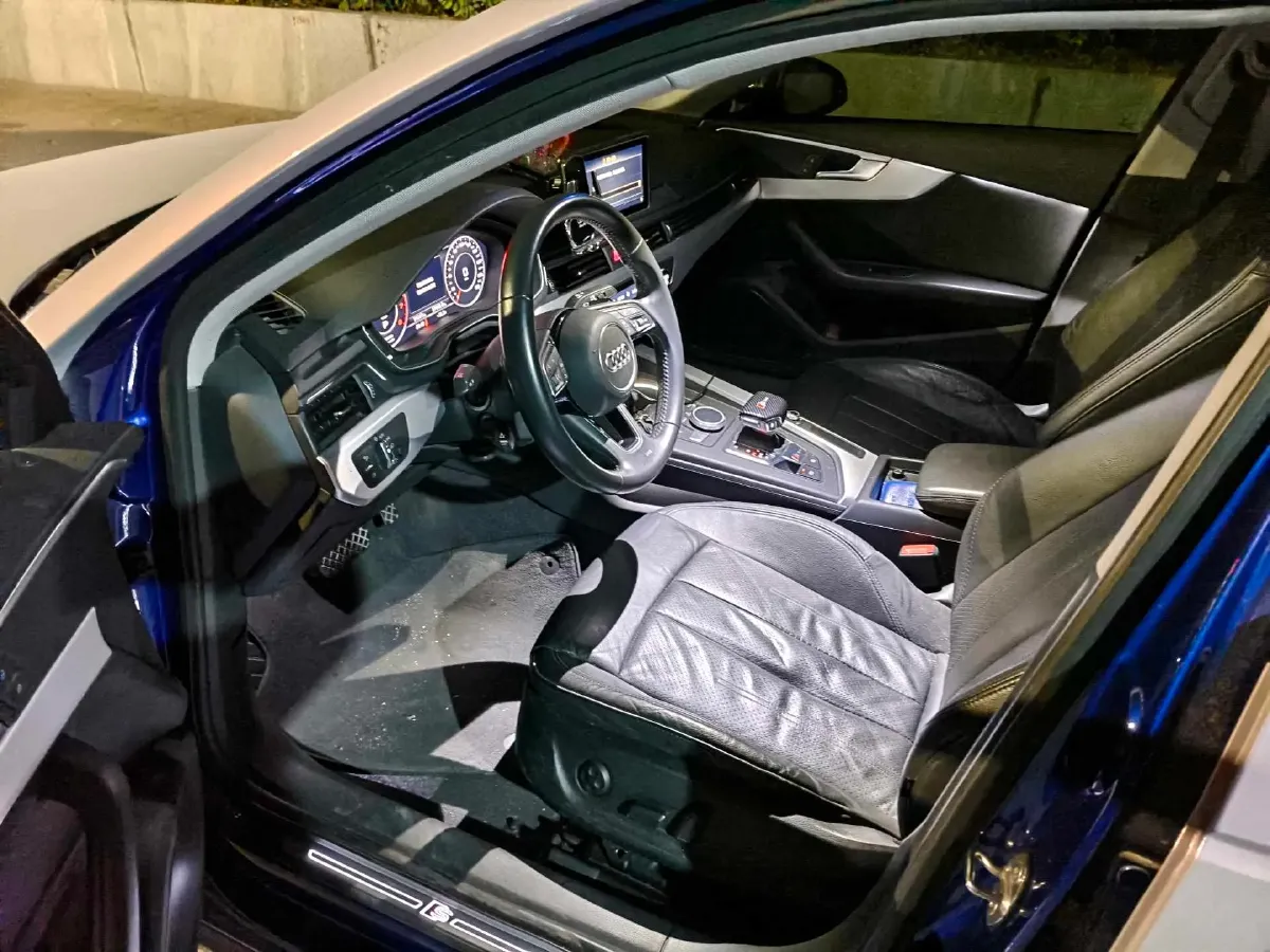 2019 Audi A4L 2.0T 190HP L4 7DCT,autocango,china used car exporter,china ev exporter,chinese used car exporter,chinese used ev exporter