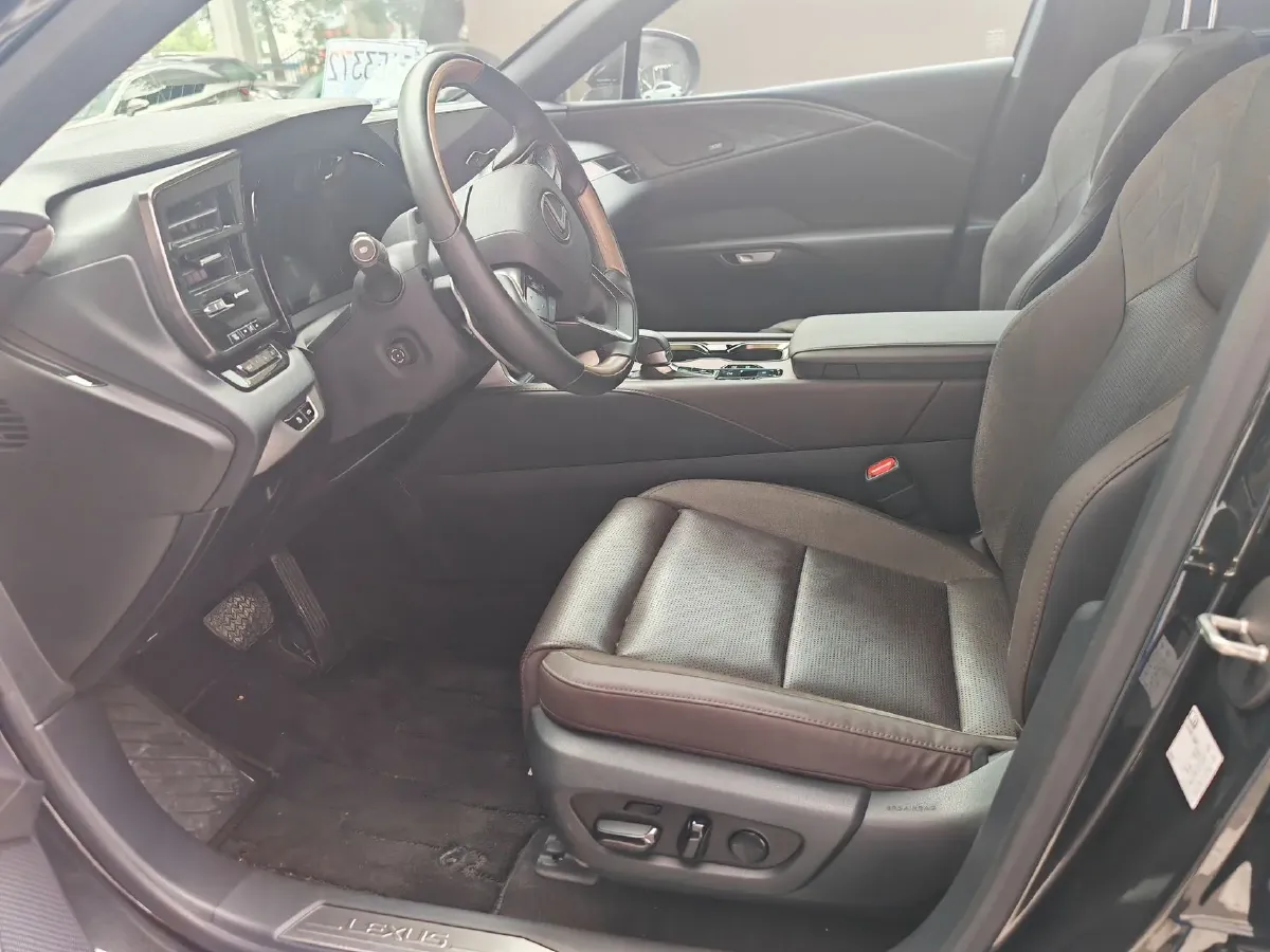 2023 Lexus RX 2.5L 185HP L4 E-CVT PHEV 18.1KWH,autocango,china used car exporter,china ev exporter,chinese used car exporter,chinese used ev exporter