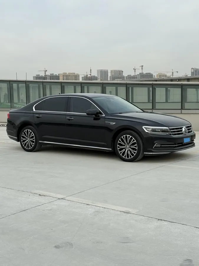 2019 Volkswagen Phideon 2.0T 224HP L4 7DCT,autocango,china used car exporter,china ev exporter,chinese used car exporter,chinese used ev exporter