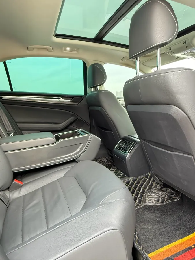 2019 Volkswagen Phideon 2.0T 224HP L4 7DCT,autocango,china used car exporter,china ev exporter,chinese used car exporter,chinese used ev exporter