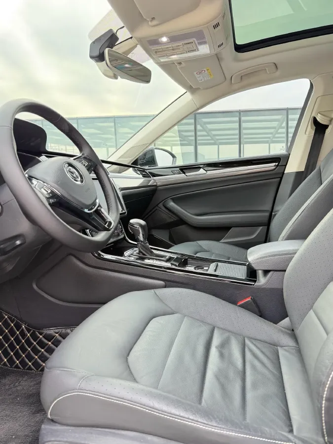 2019 Volkswagen Phideon 2.0T 224HP L4 7DCT,autocango,china used car exporter,china ev exporter,chinese used car exporter,chinese used ev exporter