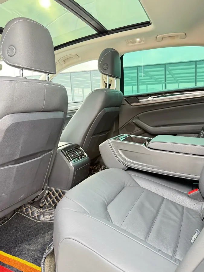 2019 Volkswagen Phideon 2.0T 224HP L4 7DCT,autocango,china used car exporter,china ev exporter,chinese used car exporter,chinese used ev exporter