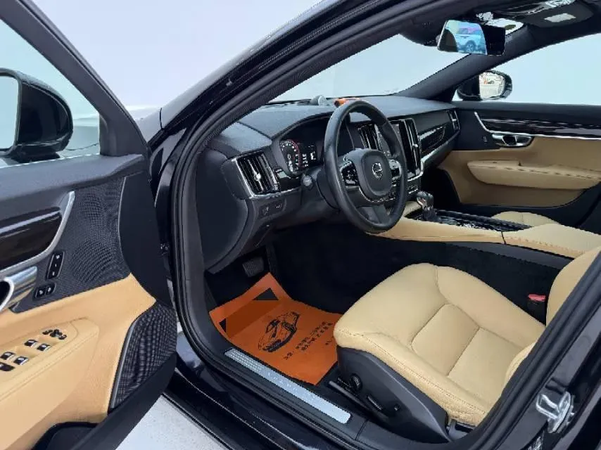 2018 Volvo S90 2.0T 254HP L4 8AT,autocango,china used car exporter,china ev exporter,chinese used car exporter,chinese used ev exporter