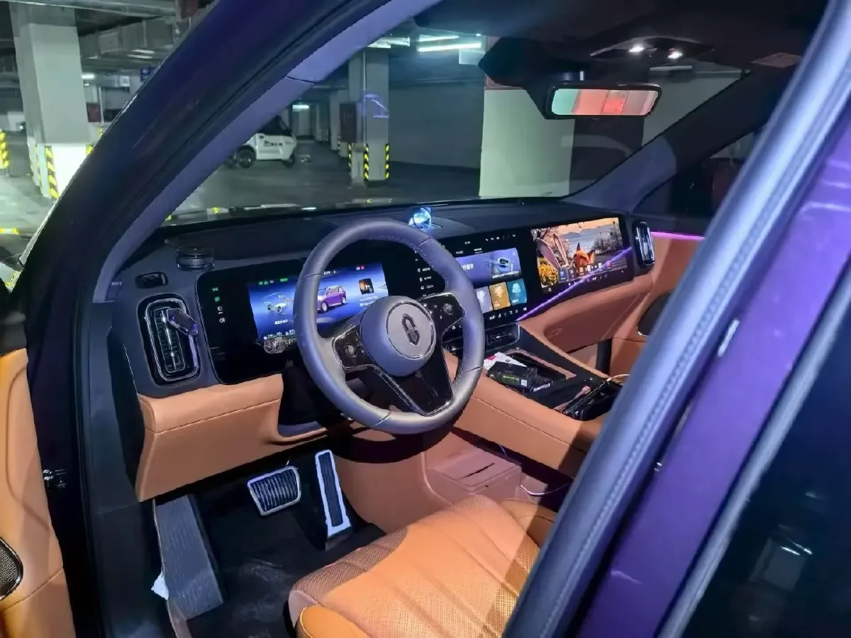 2025 AITO AITO M8 REEV 160HP REEV 53.4KWH,autocango,china used car exporter,china ev exporter,chinese used car exporter,chinese used ev exporter