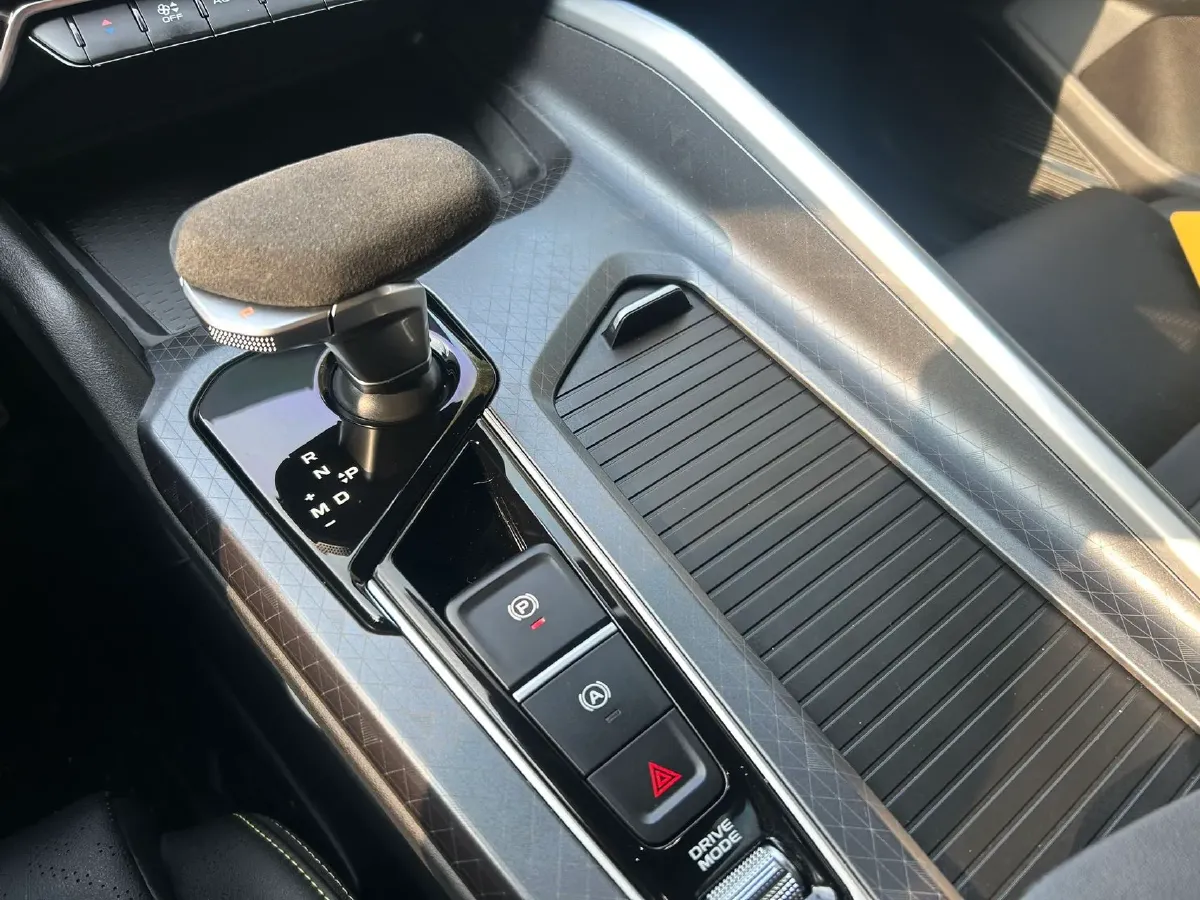 2021 Geely Preface 2.0T 190HP L4 7DCT,autocango,china used car exporter,china ev exporter,chinese used car exporter,chinese used ev exporter