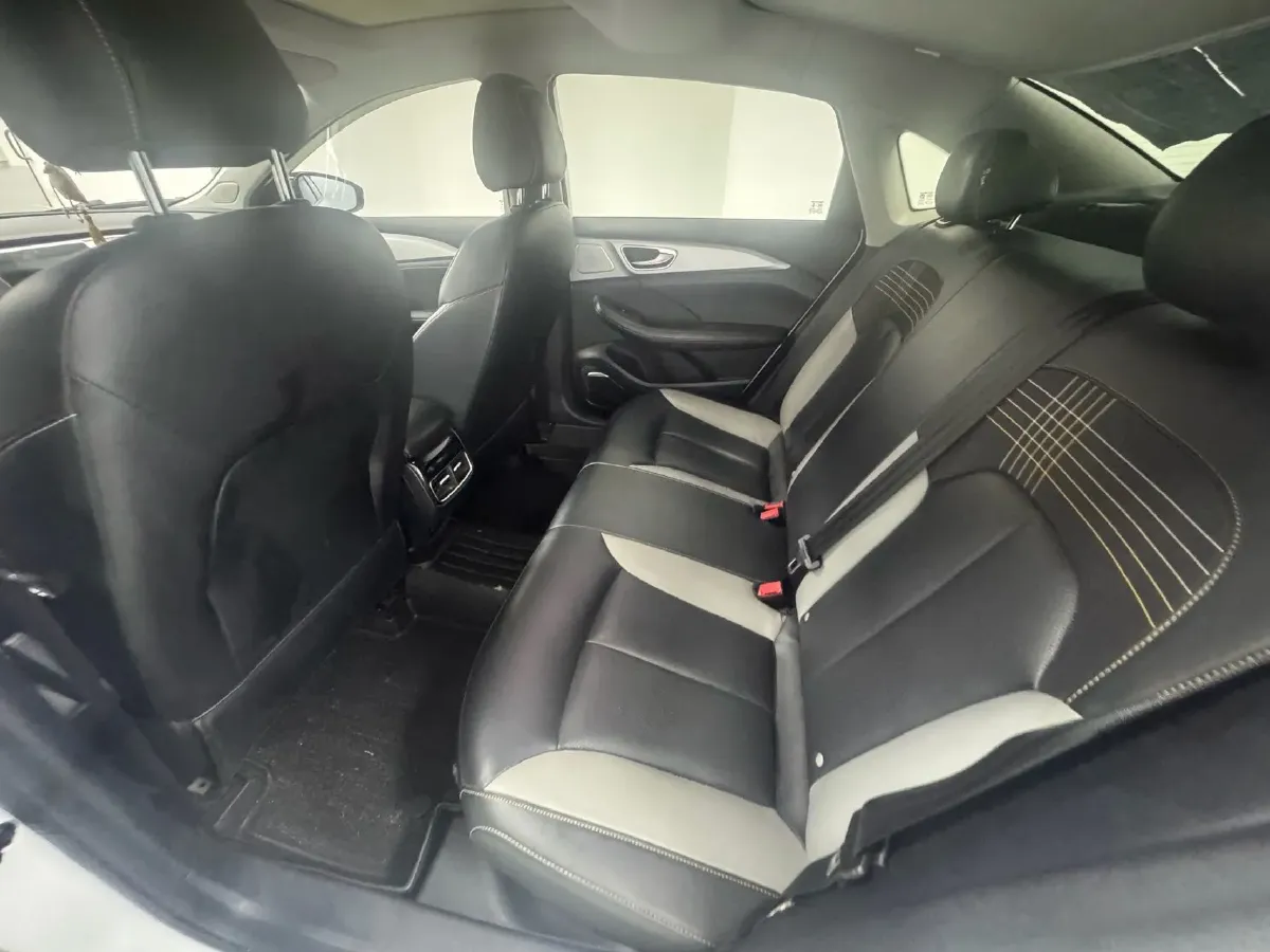 2020 Roewe i6 MAX 1.5T 169HP L4 AMT PHEV,autocango,china used car exporter,china ev exporter,chinese used car exporter,chinese used ev exporter