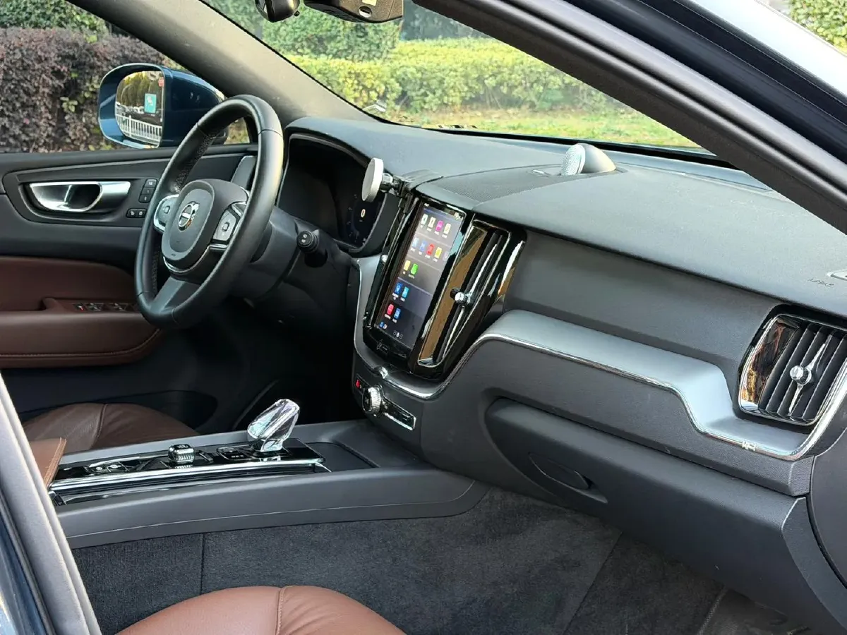 2023 Volvo XC60 2.0T 250HP L4 8AT,autocango,china used car exporter,china ev exporter,chinese used car exporter,chinese used ev exporter