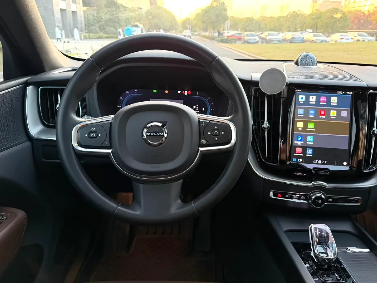 2023 Volvo XC60 2.0T 250HP L4 8AT,autocango,china used car exporter,china ev exporter,chinese used car exporter,chinese used ev exporter