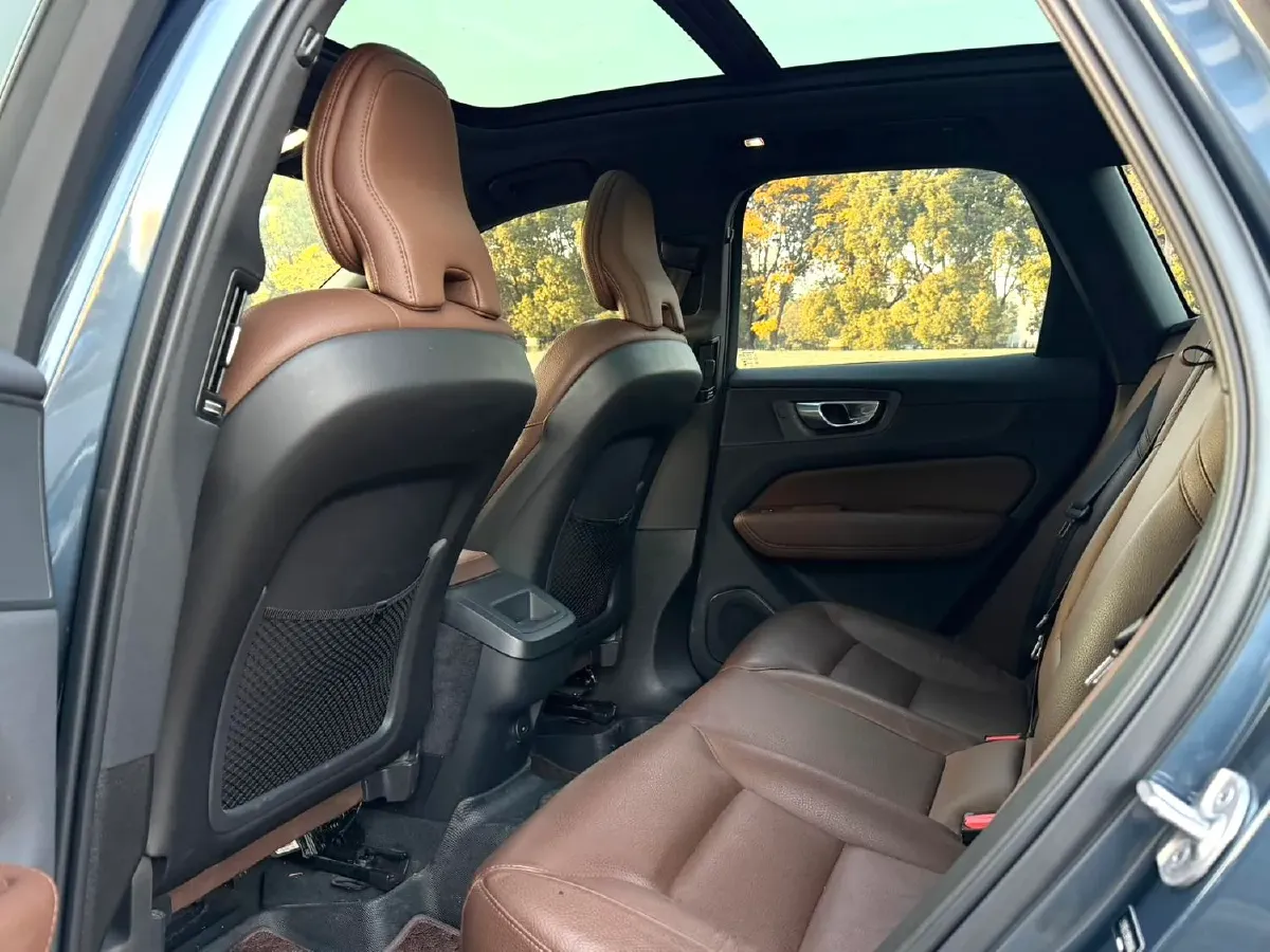 2023 Volvo XC60 2.0T 250HP L4 8AT,autocango,china used car exporter,china ev exporter,chinese used car exporter,chinese used ev exporter