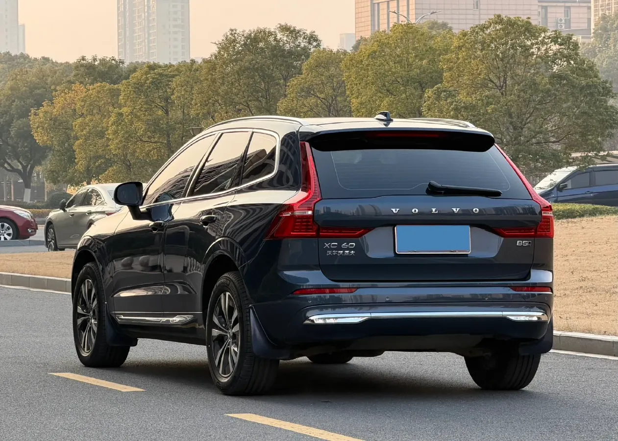 2023 Volvo XC60 2.0T 250HP L4 8AT,autocango,china used car exporter,china ev exporter,chinese used car exporter,chinese used ev exporter