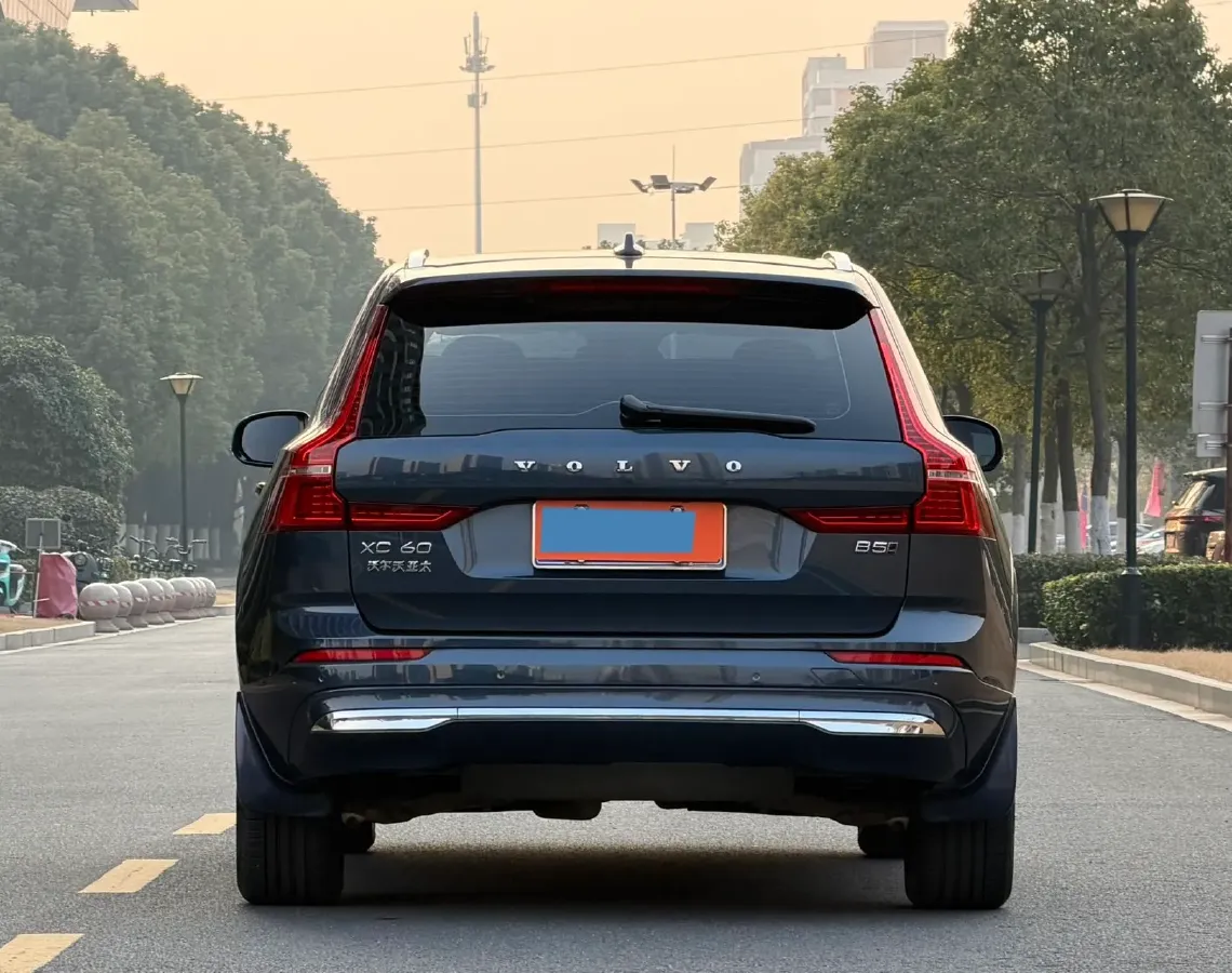 2023 Volvo XC60 2.0T 250HP L4 8AT,autocango,china used car exporter,china ev exporter,chinese used car exporter,chinese used ev exporter