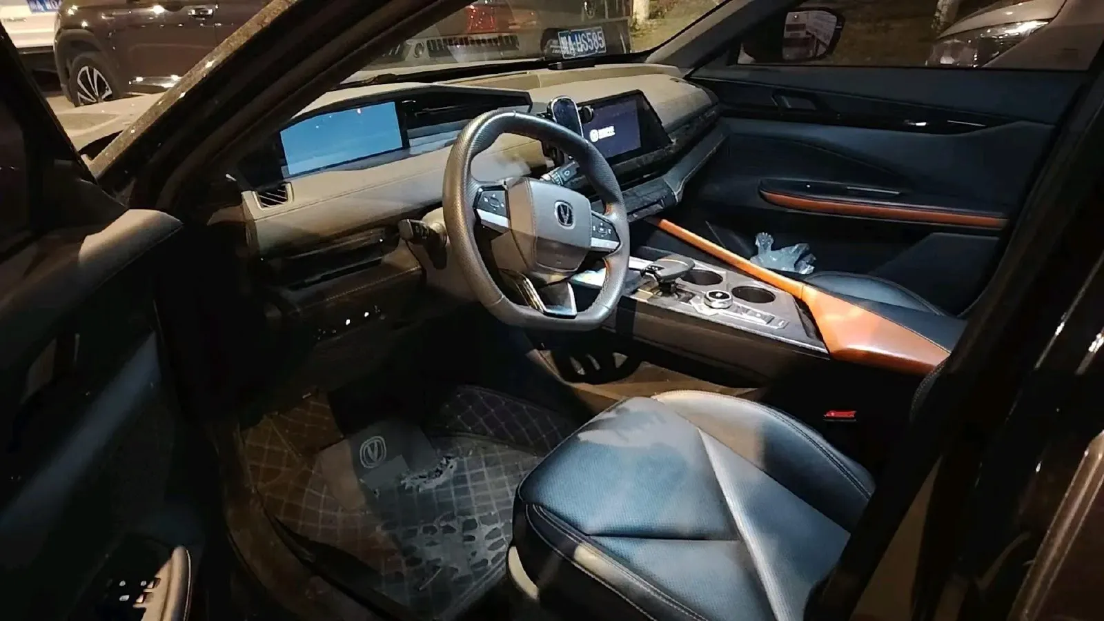 2023 ChangAn UNI-V iDD 1.5T 170HP L4 6TCT PHEV 18.4KWH,autocango,china used car exporter,china ev exporter,chinese used car exporter,chinese used ev exporter