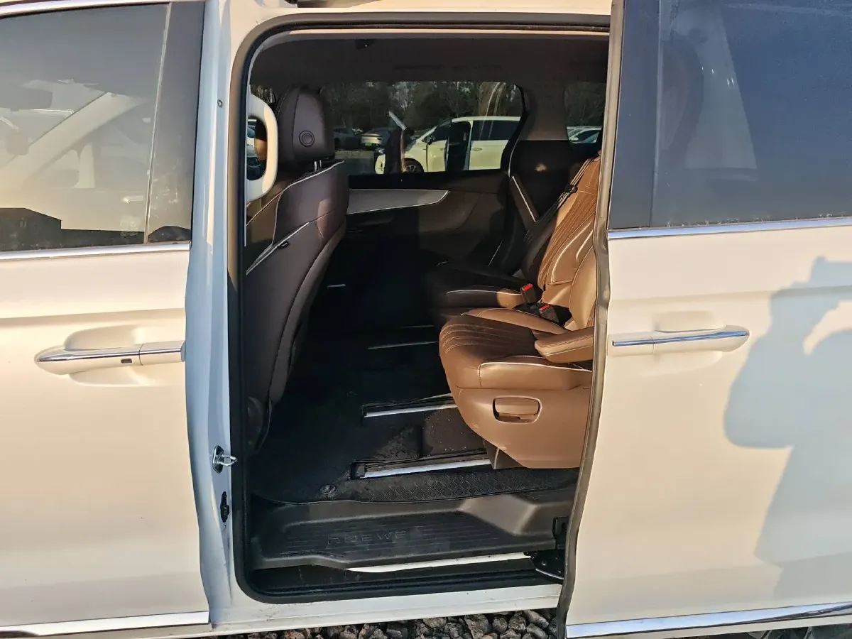 2023 Roewe iMAX8 2.0T 234HP L4 8AT,autocango,china used car exporter,china ev exporter,chinese used car exporter,chinese used ev exporter