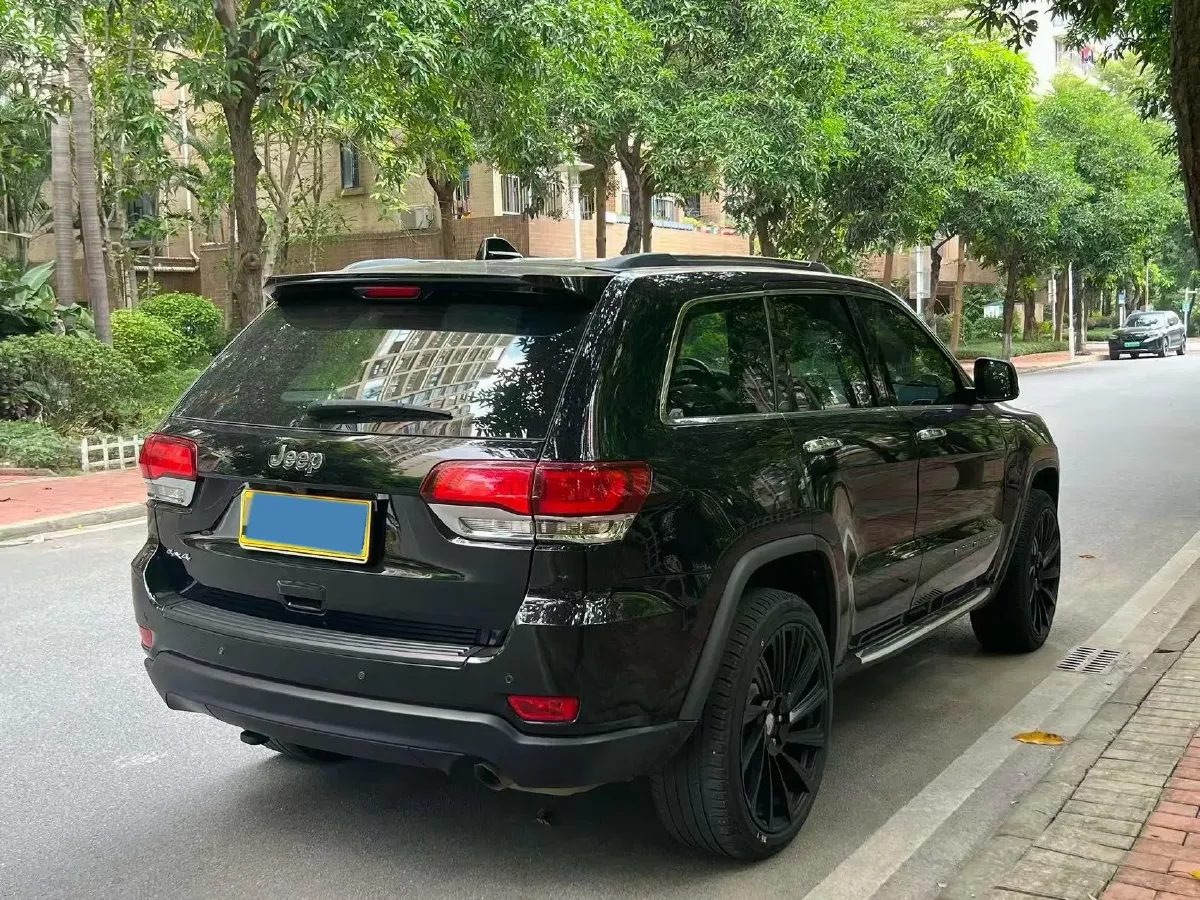 2020 Jeep Grand Cherokee 3.0L 234HP V6 8AT,autocango,china used car exporter,china ev exporter,chinese used car exporter,chinese used ev exporter